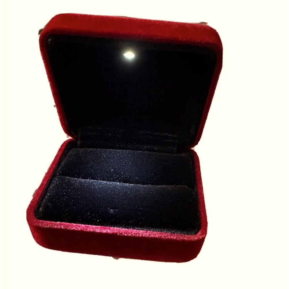 Engagement/Wedding ring box w/ LED light Velvet